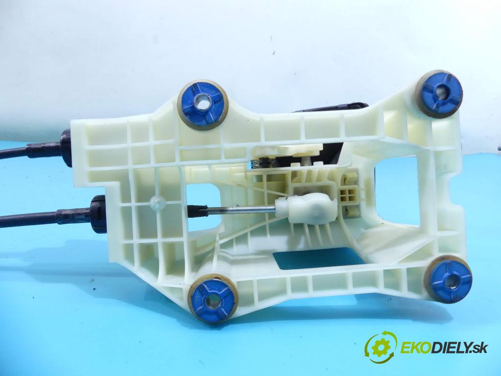 Hyundai I40 1.7 crdi 116 HP manual 85 kW 1685 cm3 5- Páka: Změny: stupeň,rýchlosť  (Rýchlostné páky / kulisy)