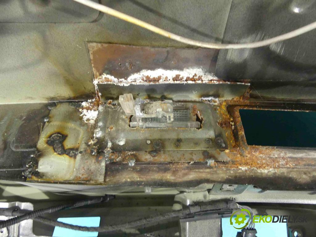 Vw Passat B7 2010-2014 2.0 tdi 140 hp automatic 103 kW 1968 cm3 5- zadní kufrové dveře  (Zadní kapoty)