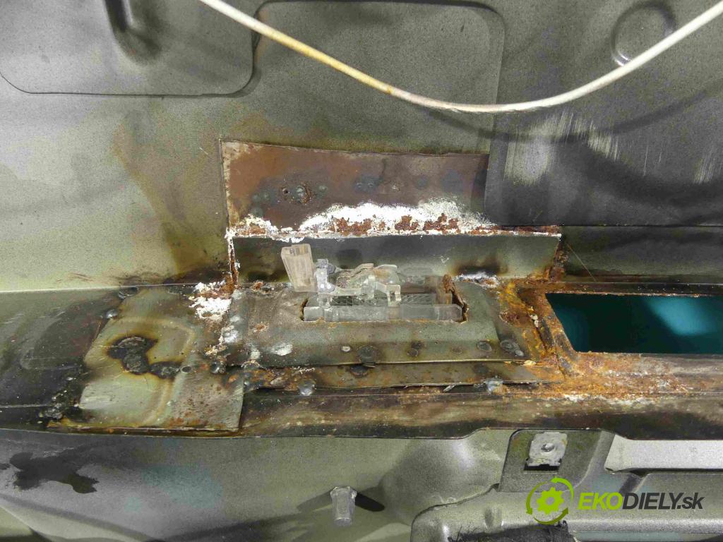 Vw Passat B7 2010-2014 2.0 tdi 140 hp automatic 103 kW 1968 cm3 5- zadní kufrové dveře  (Zadní kapoty)