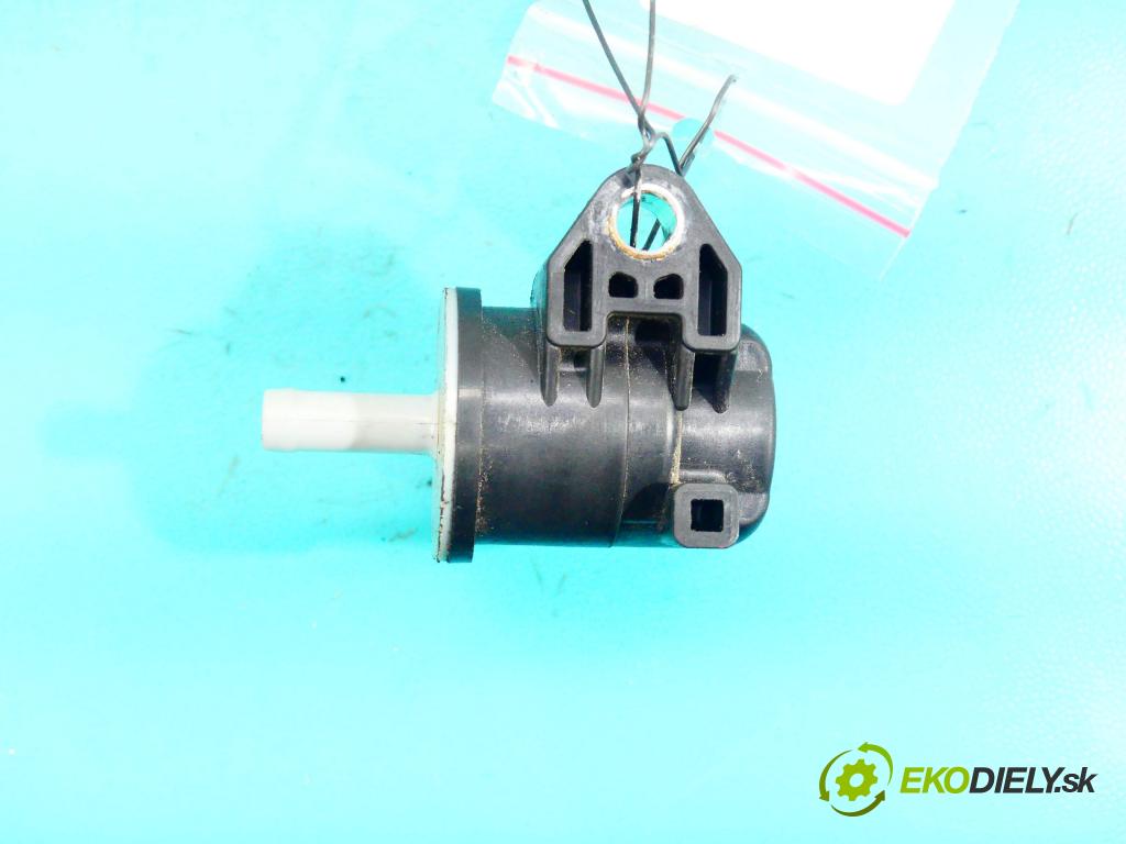 Toyota Yaris III 2011-2020 1.0 vvti 69KM manual 51 kW 998 cm3 5- ventil podtlaku 136200-7120 (Ventily)