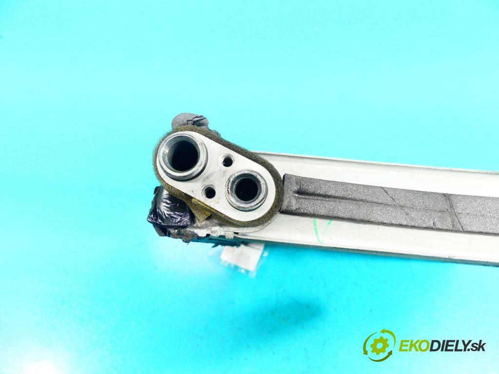 Toyota Avensis II T25 2003-2008 2.0 D4D 116 HP manual 85 kW 1995 cm3 5- radiator  (Radiátory kúrenia)