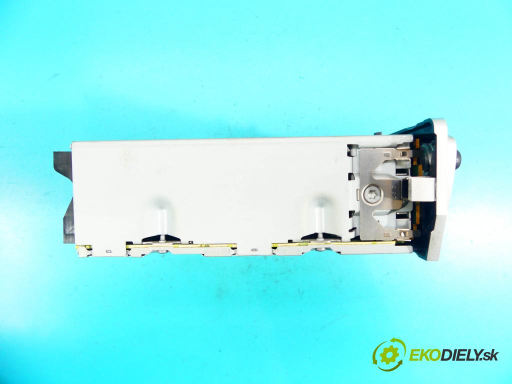 Renault Megane III 2008-2016 1.9 dci 131 hp manual 96 kW 1870 cm3 5- Radio továrna: 281150021R