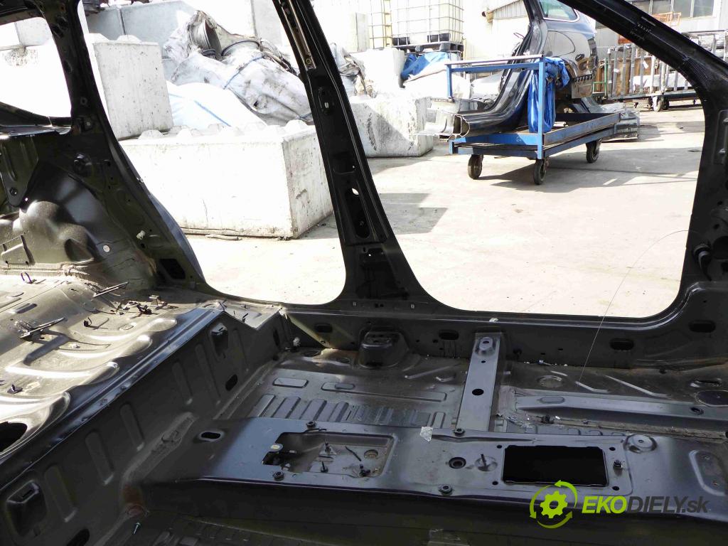 Dacia Duster I 2010-2018 1.5 dci 90 hp manual 66 kW 1461 cm3 5- práh levý  (Ostatní)