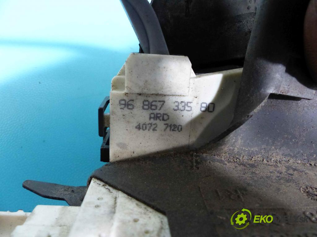 Citroen C4 I 2004-2011 1.6 hdi 90 hp manual 66,2 kW 1560 cm3 5- zámek zadní pravý 9686733580