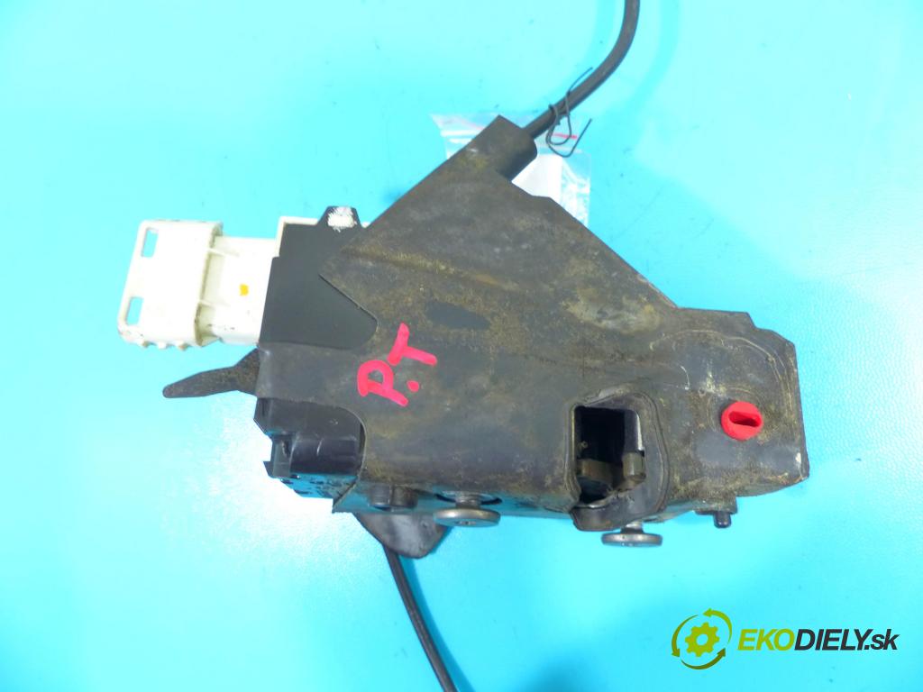 Citroen C4 I 2004-2011 1.6 hdi 90 hp manual 66,2 kW 1560 cm3 5- zámek zadní pravý 9686733580