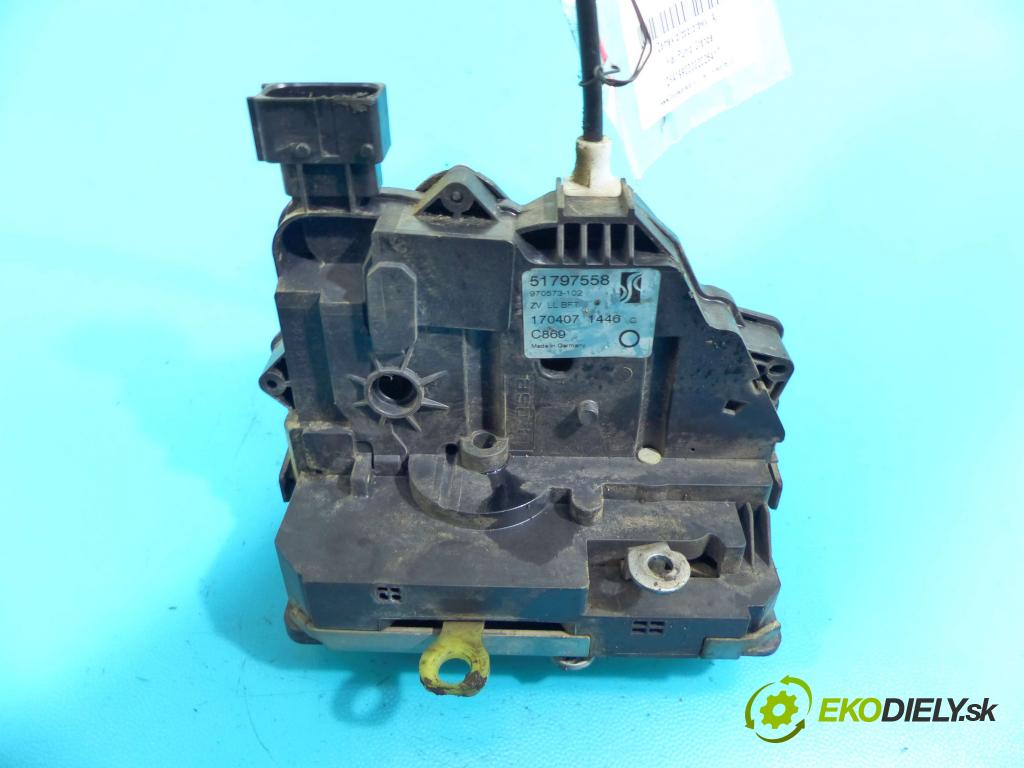 Fiat Punto Grande 1,3.0 jtd 75 hp manual 55 kW 1248 cm3 5- zámek přední pravý 51797558