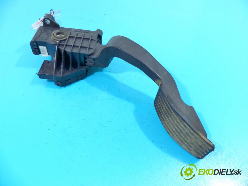 Fiat Punto Grande 1,3.0 jtd 75 HP manual 55 kW 1248 cm3 5- pedále 55702020 (Pedále)