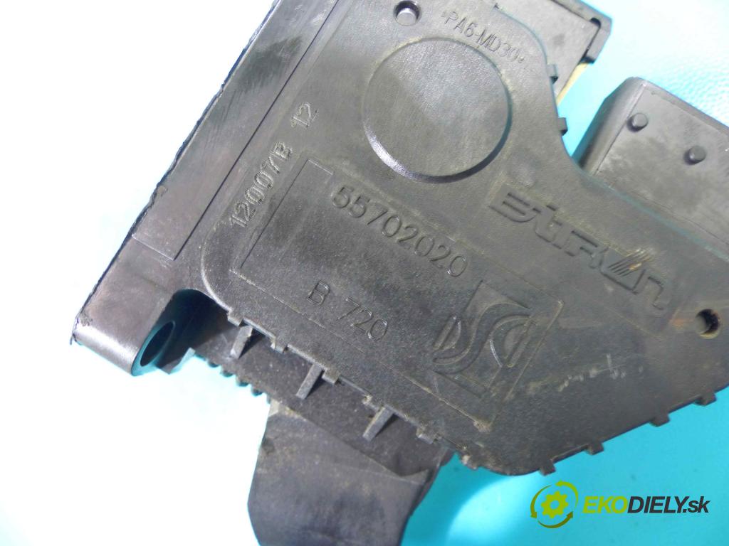 Fiat Punto Grande 1,3.0 jtd 75 HP manual 55 kW 1248 cm3 5- pedále 55702020 (Pedále)