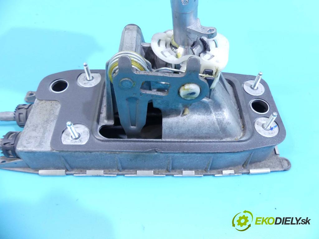 Skoda Superb II 2008-2015 2.0 tdi 140 HP manual 103 kW 1968 cm3 5- Páka: Změny: stupeň,rýchlosť 1K0711061B (Rýchlostné páky / kulisy)