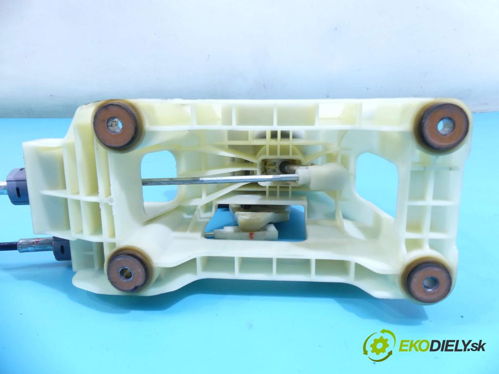 Kia Venga 1.4 16v 90 HP manual 66,2 kW 1396 cm3 5- Páka: Změny: stupeň,rýchlosť  (Rýchlostné páky / kulisy)