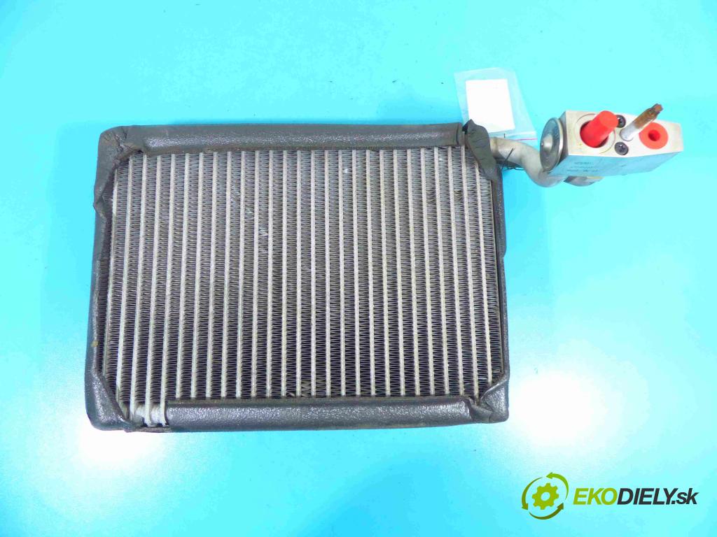 Lancia Thema II 2011-2014 3.0 CRD 239KM automatic 176 kW 2987 cm3 4- radiator 825931 (Radiátory kúrenia)