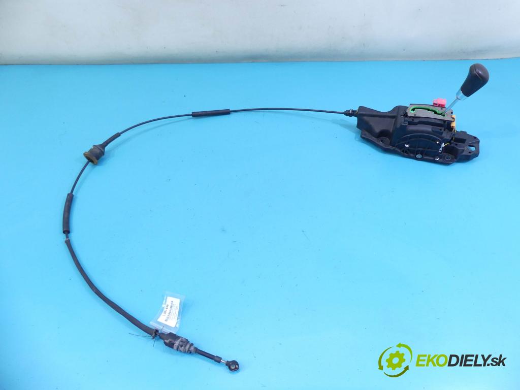 Lancia Thema II 2011-2014 3.0 CRD 239KM automatic 176 kW 2987 cm3 4- Páka: Změny: stupeň,rýchlosť 04779653AC (Rýchlostné páky / kulisy)