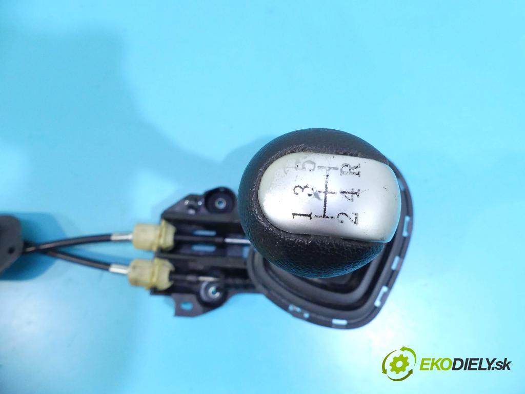 Toyota Yaris II 2005-2011 1.0 vvti 69KM manual 51 kW 998 cm3 5- Páka: Změny: stupeň,rýchlosť 33530-0D040-0 (Rýchlostné páky / kulisy)