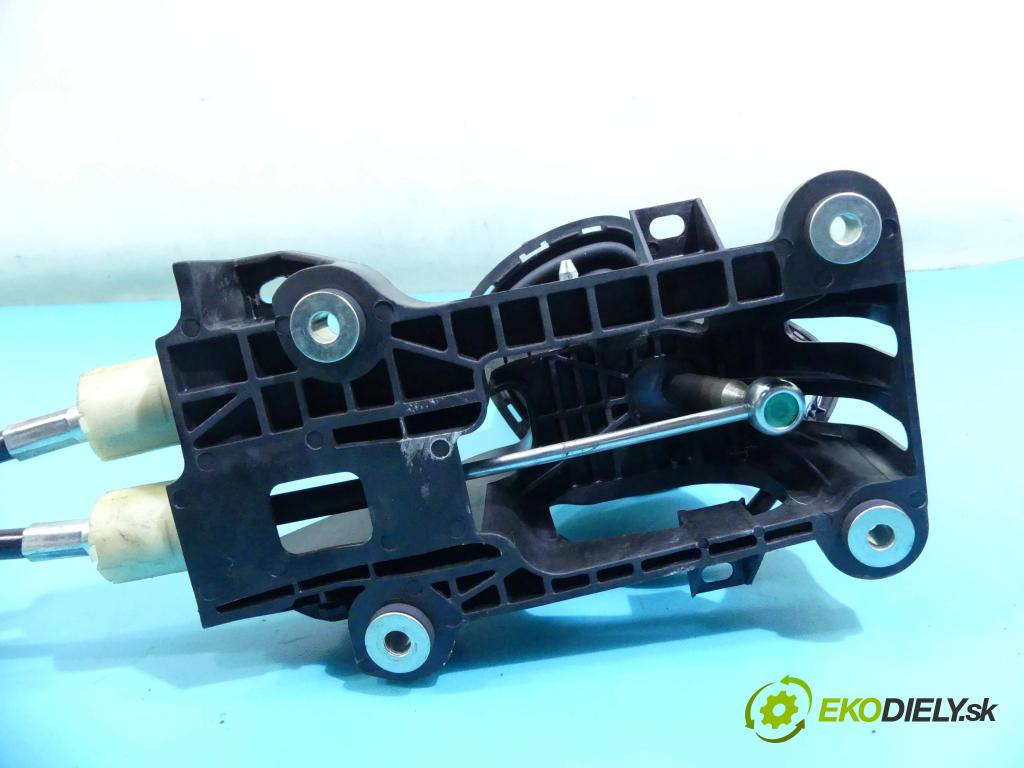 Toyota Yaris II 2005-2011 1.0 vvti 69KM manual 51 kW 998 cm3 5- Páka: Změny: stupeň,rýchlosť 33530-0D040-0 (Rýchlostné páky / kulisy)