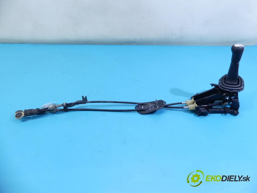 Toyota Yaris II 2005-2011 1.0 vvti 69KM manual 51 kW 998 cm3 5- Páka: Změny: stupeň,rýchlosť 33530-0D040-0 (Rýchlostné páky / kulisy)