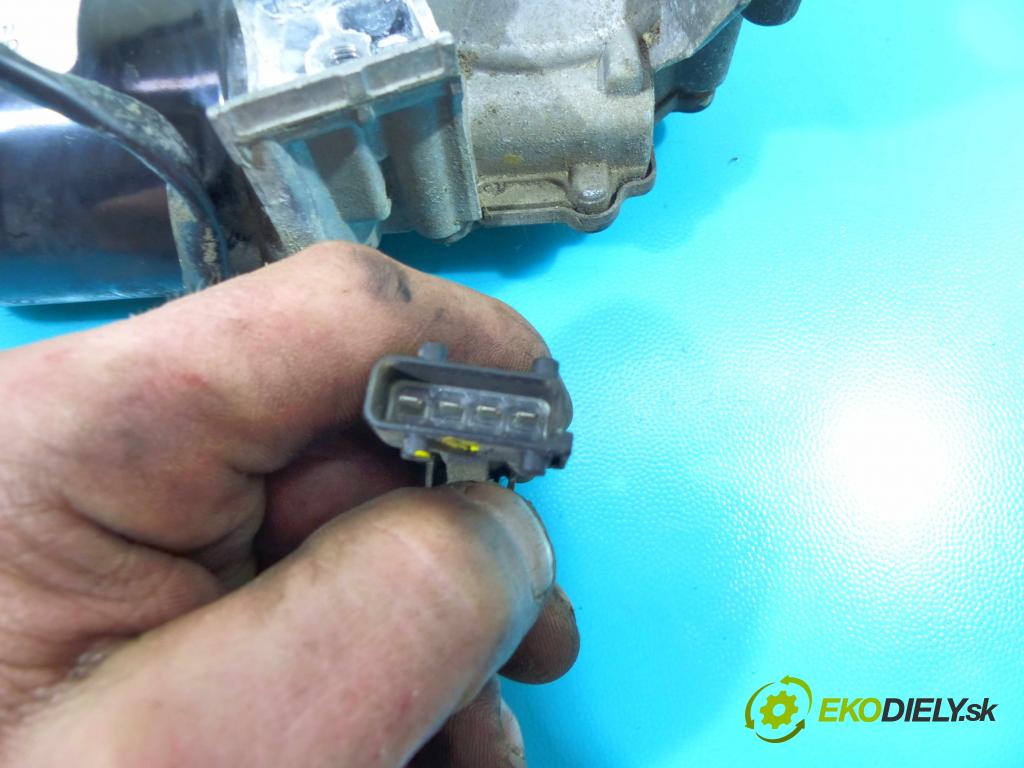 Opel Signum 2.2 dti 125 HP manual 92 kW 2171 cm3 5- motor stieračov predné 09185806