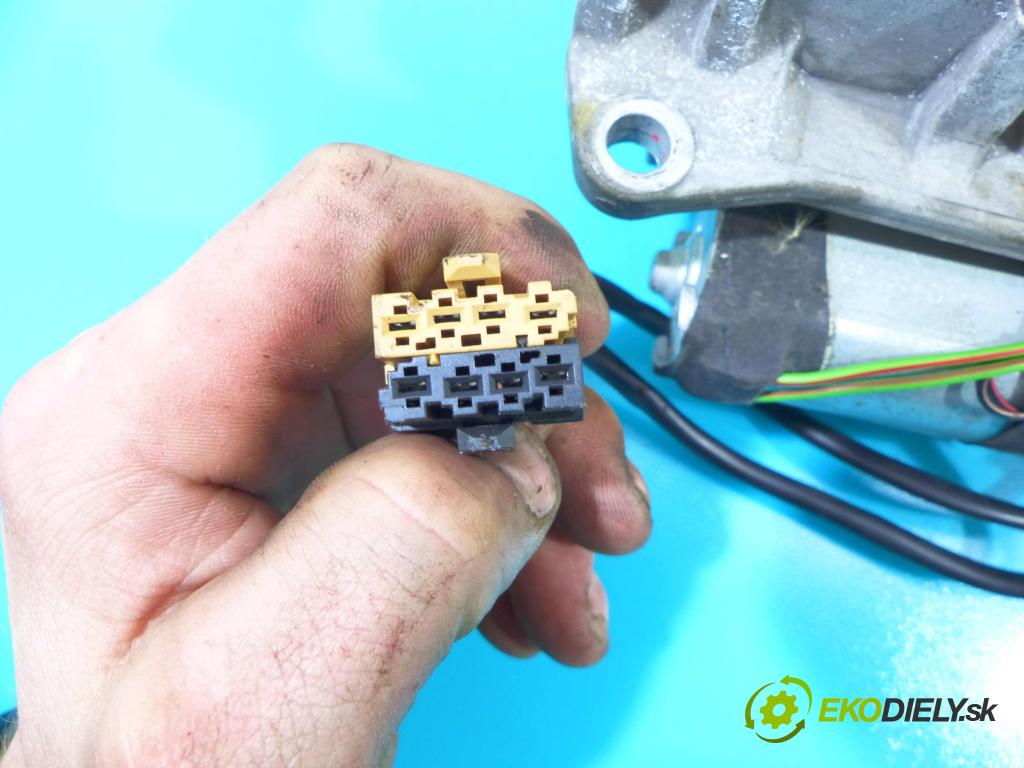 Audi A8 D3 2002-2009 3.7 V8 280KM: automatic 206 kW 3697 cm3 4- Sloupec: volant 4E0419501E (Tyče riadenia (volantu))