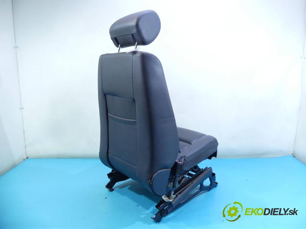 Vw Touareg I 2002-2010 2.5 tdi 174 HP manual 128 kW 2461 cm3 5- Sedačka ľavý  (Sedačky, sedadlá)