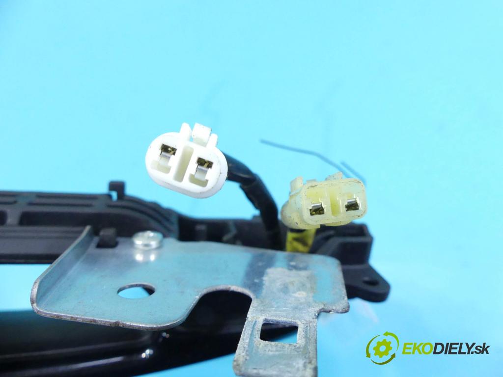 Suzuki Kizashi 2.4 178HP: manual 131 kW 2393 cm3 4- rukoväť predné ľavé mimo:  (Vonkajšie predné ľavé)