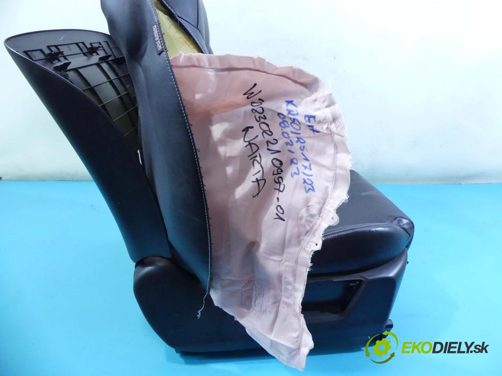 Suzuki Kizashi 2.4 178HP: manual 131 kW 2393 cm3 4- Sedačka pravý  (Sedačky, sedadlá)