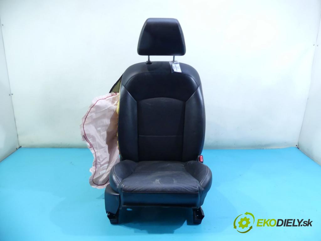 Suzuki Kizashi 2.4 178HP: manual 131 kW 2393 cm3 4- Sedačka pravý  (Sedačky, sedadlá)