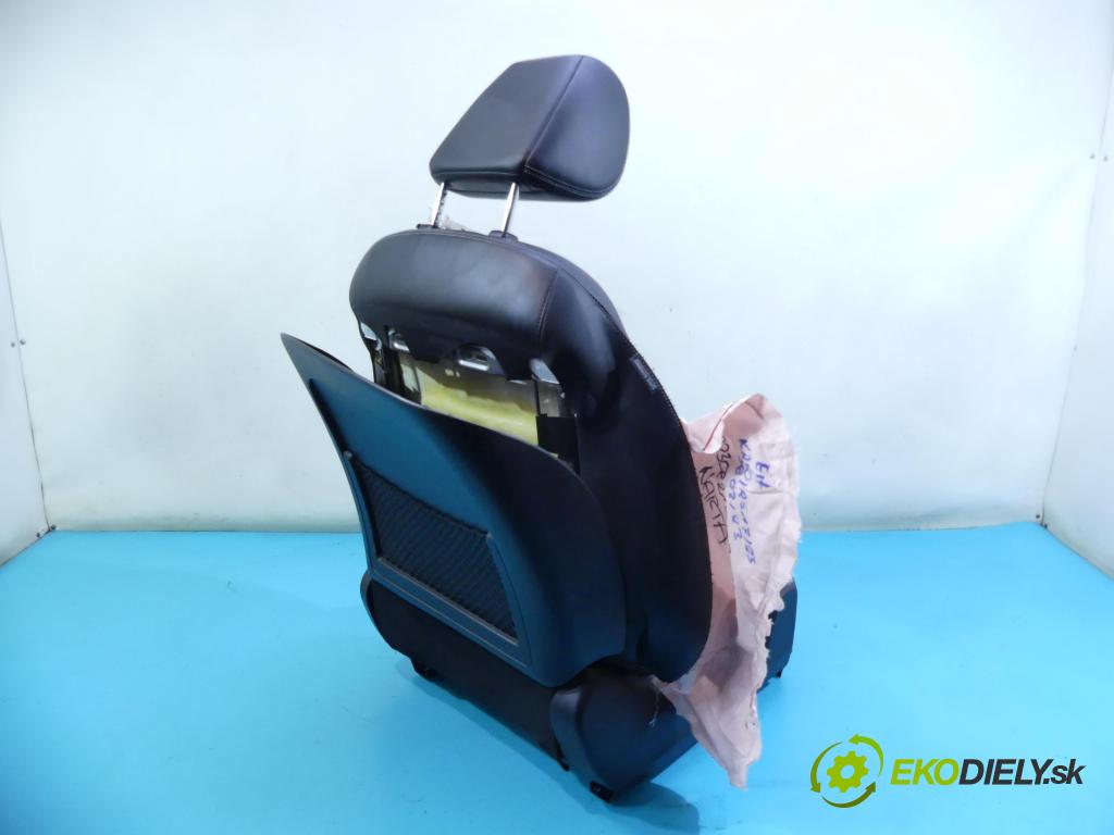 Suzuki Kizashi 2.4 178HP: manual 131 kW 2393 cm3 4- Sedačka pravý  (Sedačky, sedadlá)