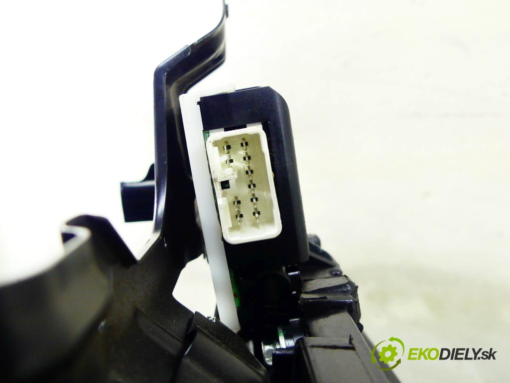 Suzuki Kizashi 2.4 178KM manual 131 kW 2393 cm3 4- Střešní okno:  (Okna karoserie)