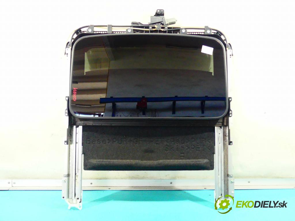 Suzuki Kizashi 2.4 178KM manual 131 kW 2393 cm3 4- Střešní okno:  (Okna karoserie)