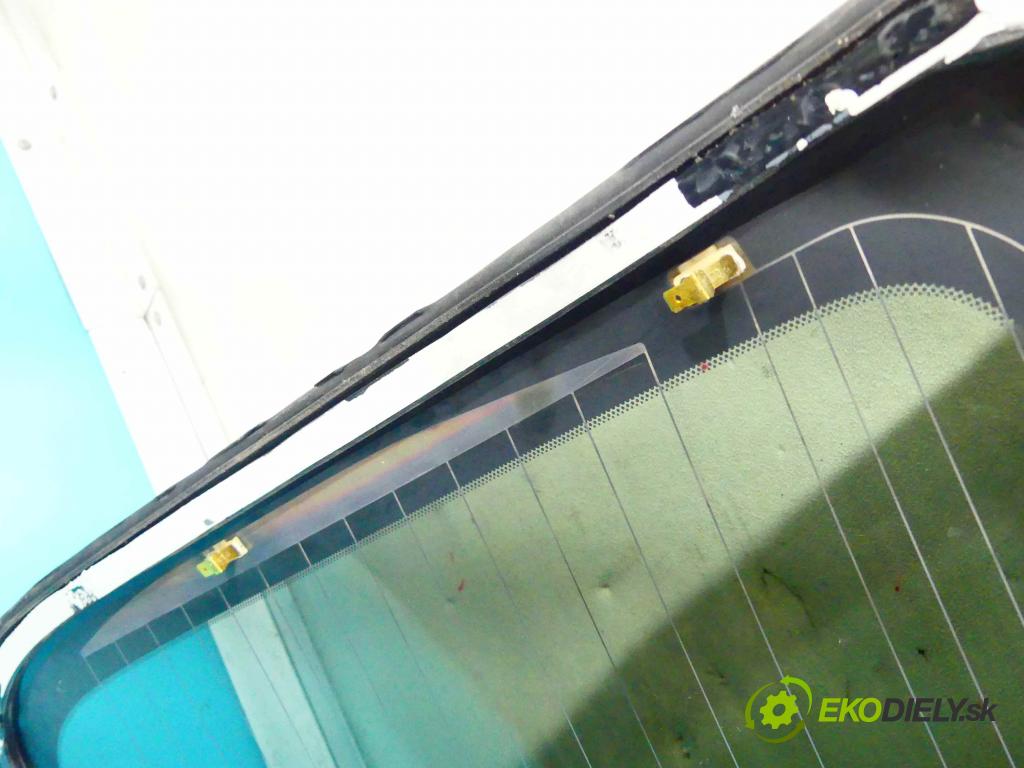 Suzuki Kizashi 2.4 178KM manual 131 kW 2393 cm3 4- sklo zadní  (Okna zadní)