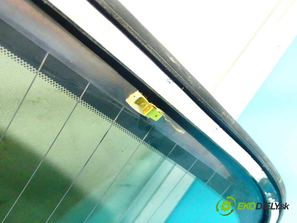 Suzuki Kizashi 2.4 178KM manual 131 kW 2393 cm3 4- sklo zadní  (Okna zadní)