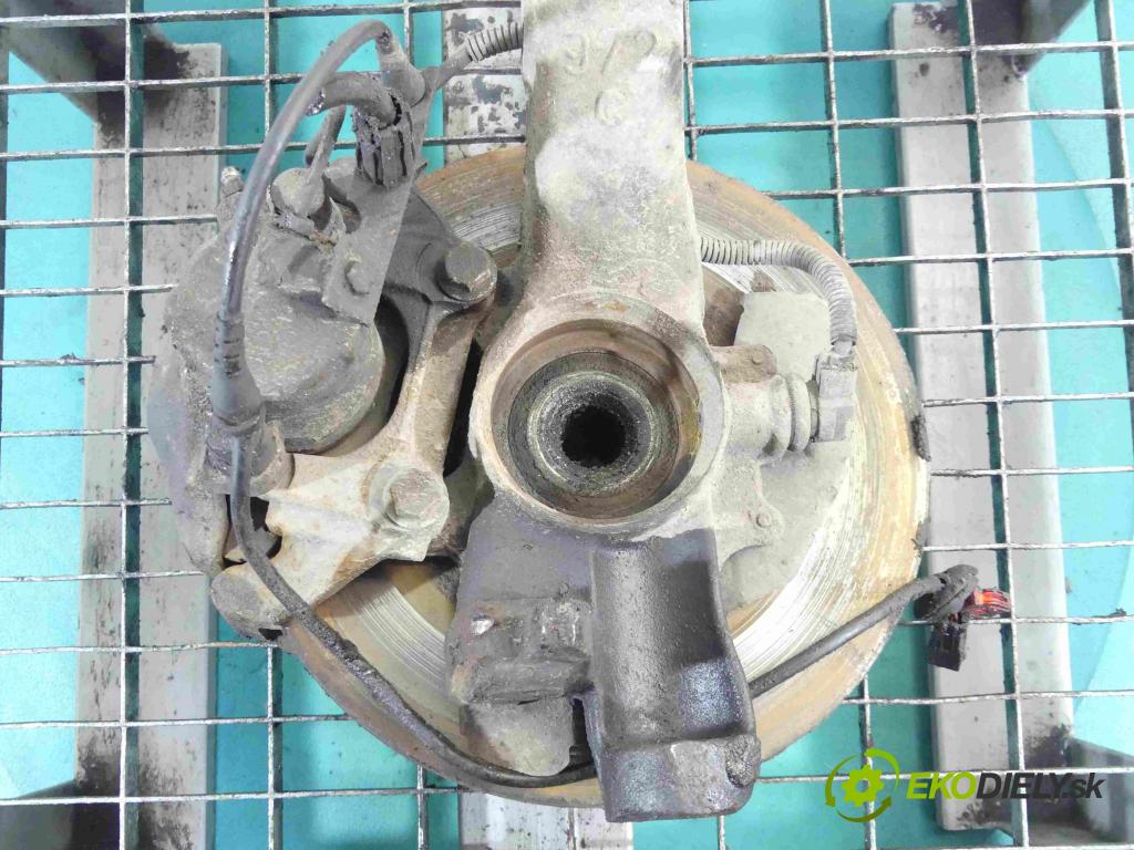 Audi A4 B5 1994-2001 1.8 20v 125 HP manual 92 kW 1781 cm3 4- náboj ľavé  (Náboje)