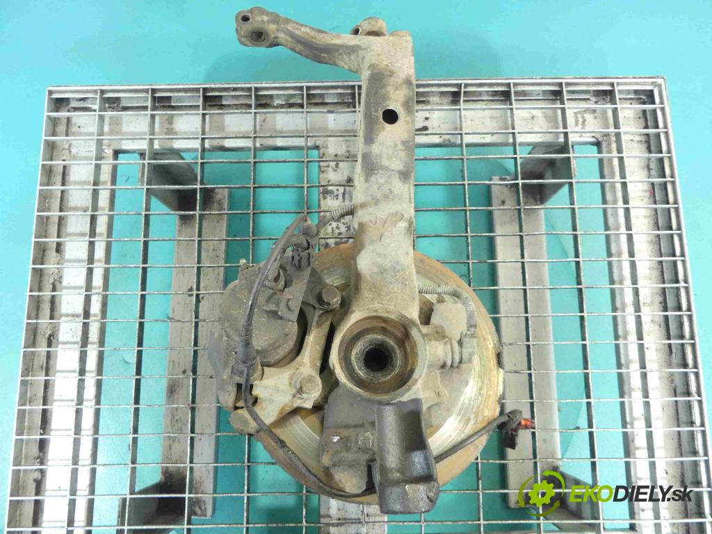 Audi A4 B5 1994-2001 1.8 20v 125 HP manual 92 kW 1781 cm3 4- náboj ľavé  (Náboje)