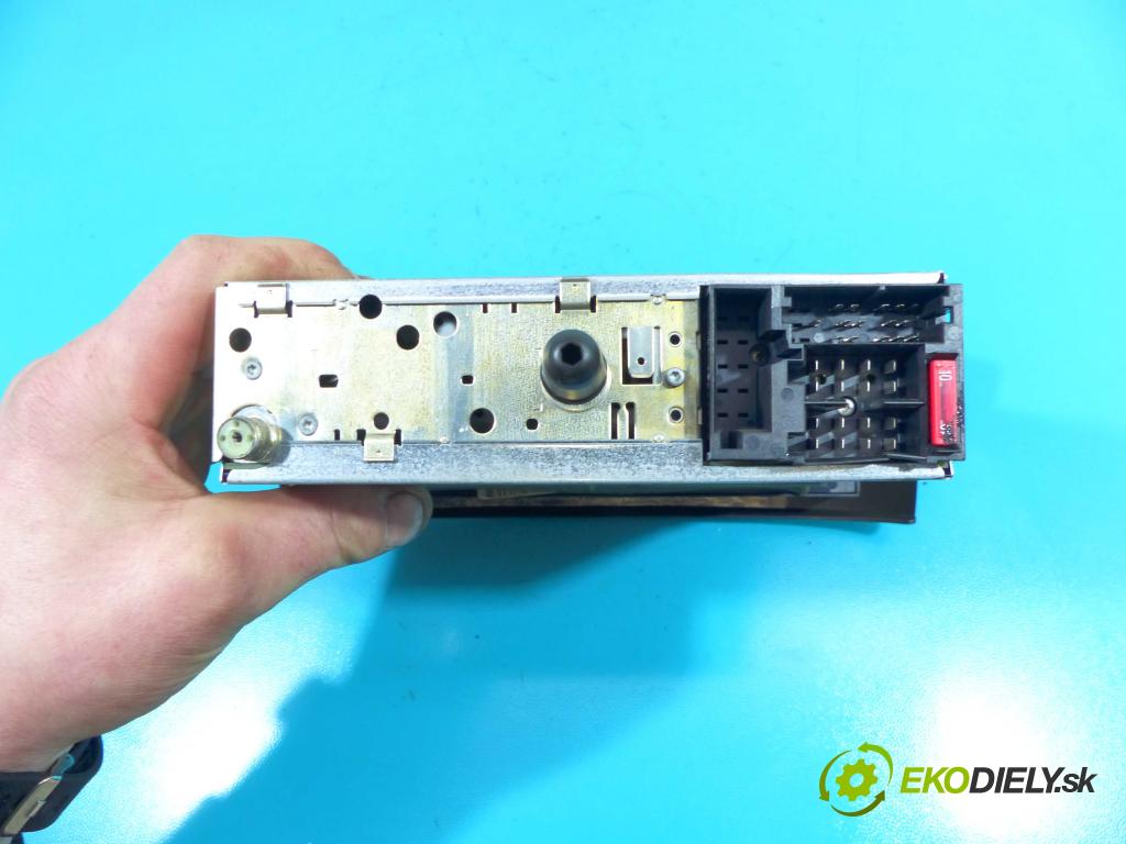 Fiat Punto II 1999-2010 1.2 60 HP manual 44 kW 1242 cm3 3- Radio továreň: 7642375316