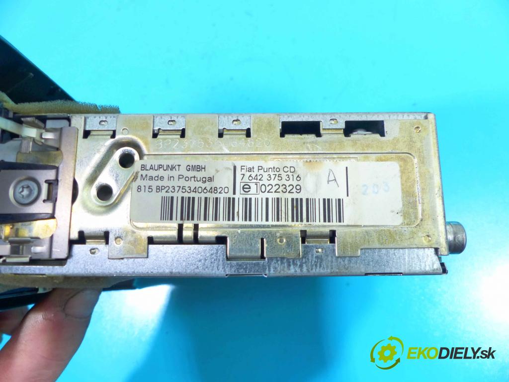 Fiat Punto II 1999-2010 1.2 60 HP manual 44 kW 1242 cm3 3- Radio továreň: 7642375316