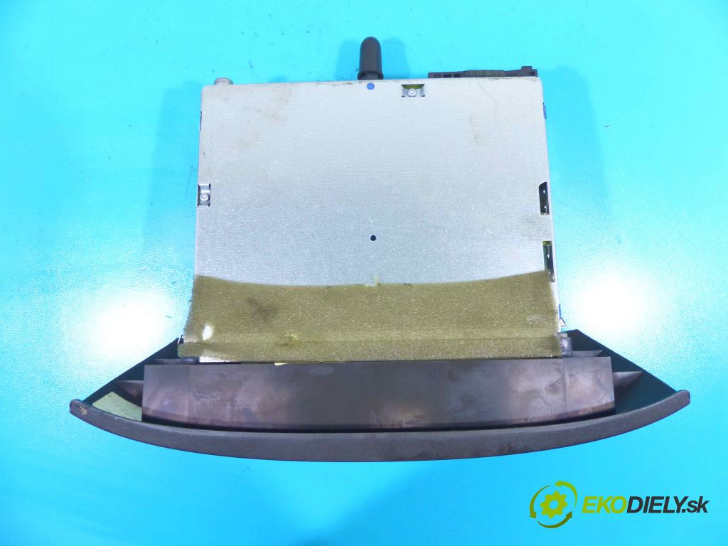 Fiat Punto II 1999-2010 1.2 60 HP manual 44 kW 1242 cm3 3- Radio továreň: 7642375316