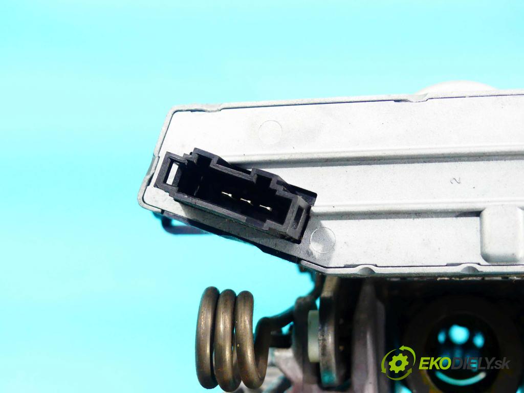 Vw Phaeton 3.2 V6 241KM automatic 177 kW 3189 cm3 4- Sloupec: volant  (Tyče riadenia (volantu))