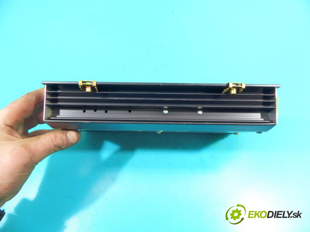 Vw Phaeton 3.2 V6 241KM automatic 177 kW 3189 cm3 4- Zesilovač: 3D0035456 (Zosilňovače)