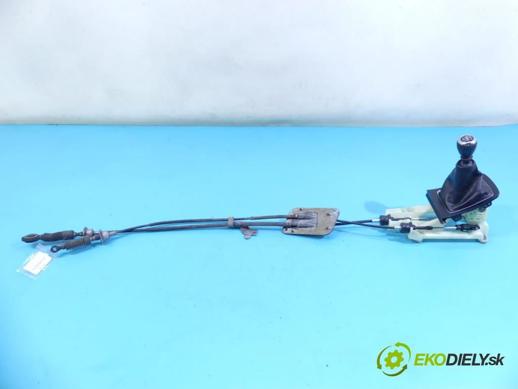 Suzuki Kizashi 2.4 178HP: manual 131 kW 2393 cm3 4- Páka: Změny: stupeň,rýchlosť  (Rýchlostné páky / kulisy)