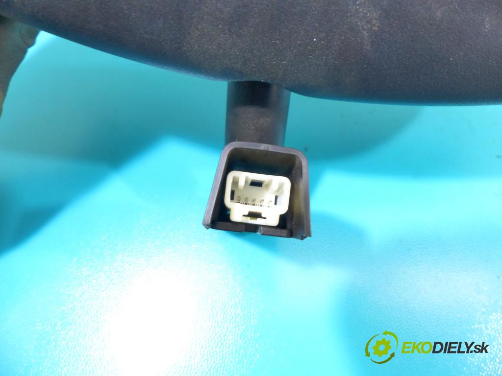 Suzuki Kizashi 2.4 178KM manual 131 kW 2393 cm3 4- zpětné zrcátko vnitřní 84703-57L00 (Světla vnitřní)