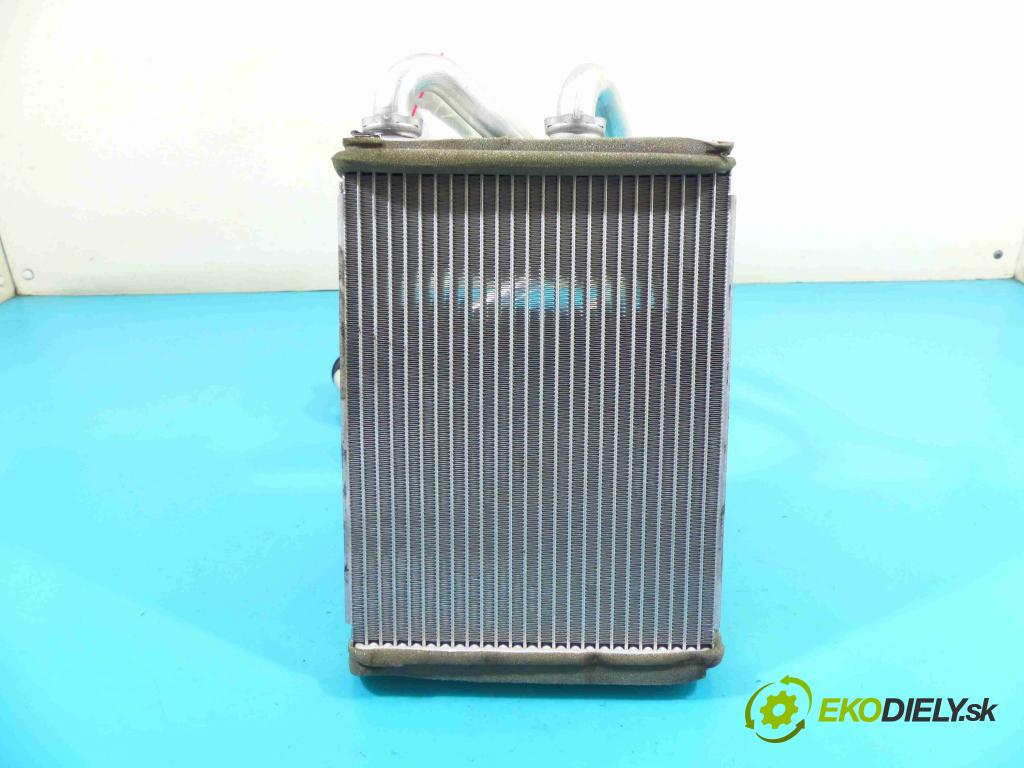 Suzuki Kizashi 2.4b 178HP: manual 131 kW 2393 cm3 4- radiator  (Radiátory kúrenia)