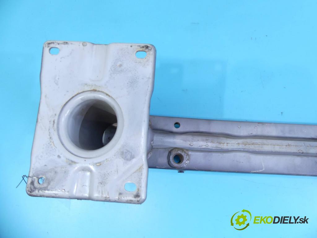 Suzuki Kizashi 2.4b 178HP: manual 131 kW 2393 cm3 4- výstuha nárazník