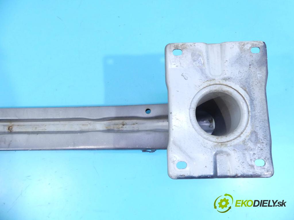 Suzuki Kizashi 2.4b 178HP: manual 131 kW 2393 cm3 4- výstuha nárazník