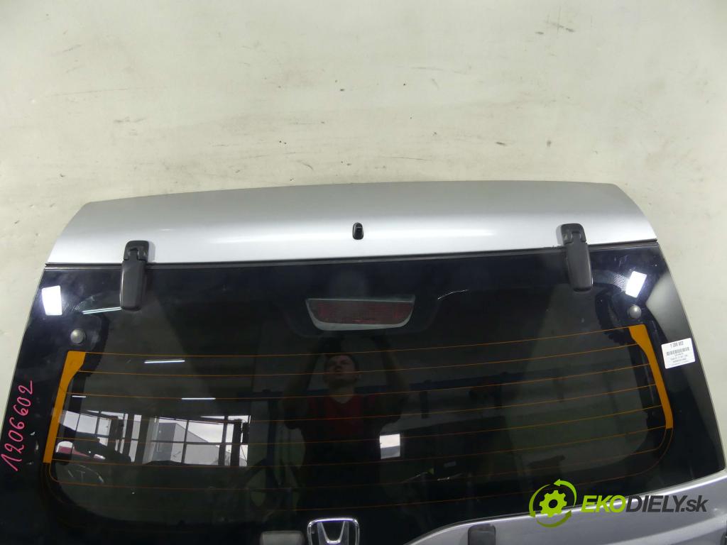 Honda CR-V II 2001-2006 2.0 16v 150 hp manual 110 kW 1998 cm3 5- zadní kufrové dveře  (Zadní kapoty)