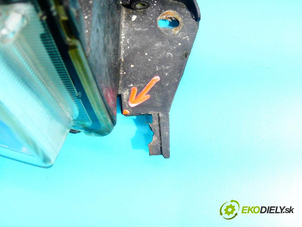 Toyota Corolla Verso II 2004-2009 2.2 D4D 136 HP manual 100 kW 2231 cm3 5- Reflektor: pravý  (Pravé)