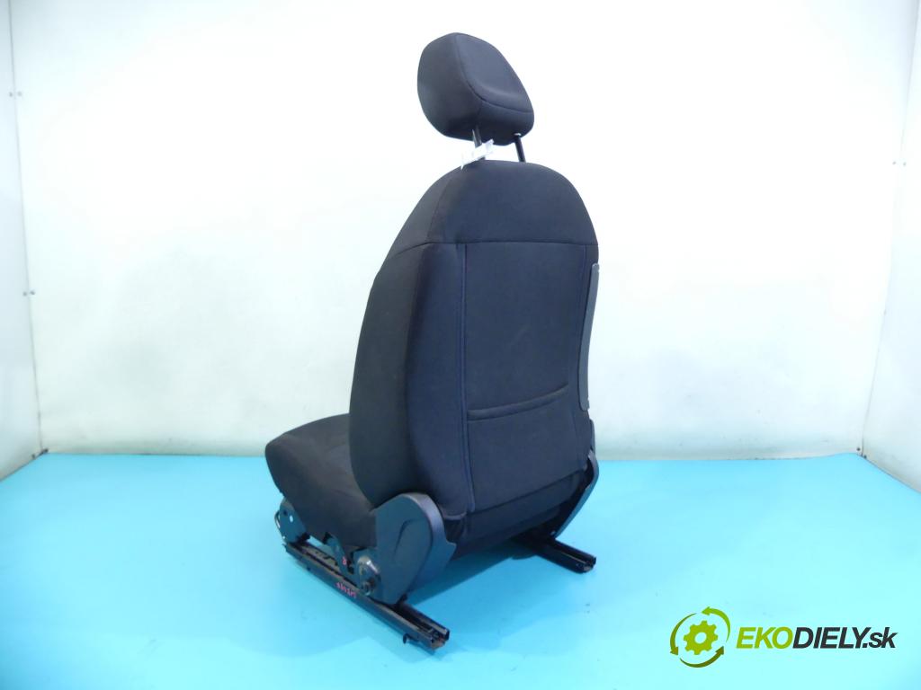Peugeot 301 1.6 hdi 92 HP manual 68 kW 1560 cm3 4- Sedačka pravý  (Sedačky, sedadlá)