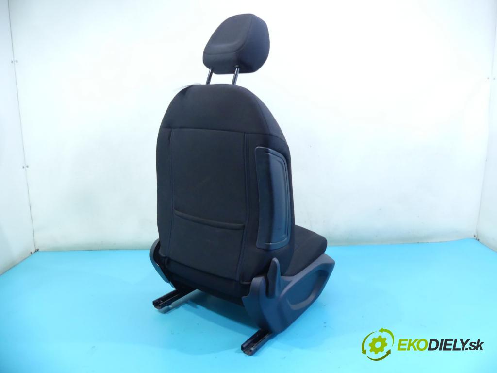 Peugeot 301 1.6 hdi 92 HP manual 68 kW 1560 cm3 4- Sedačka pravý  (Sedačky, sedadlá)