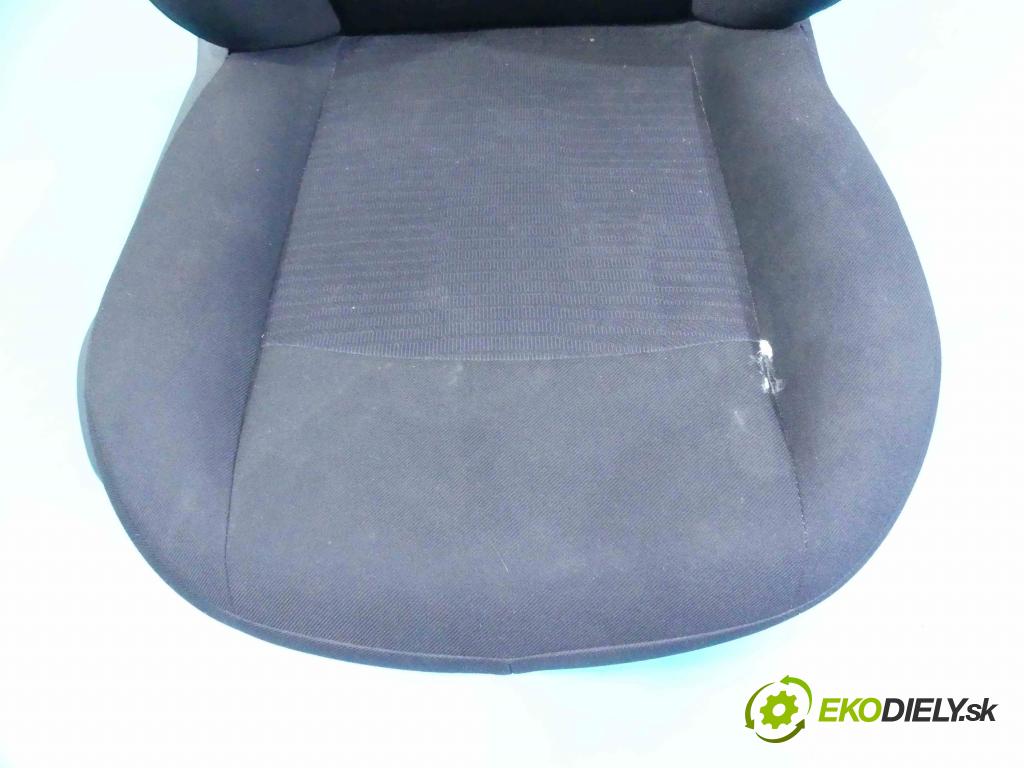 Peugeot 301 1.6 hdi 92 HP manual 68 kW 1560 cm3 4- Sedačka pravý  (Sedačky, sedadlá)