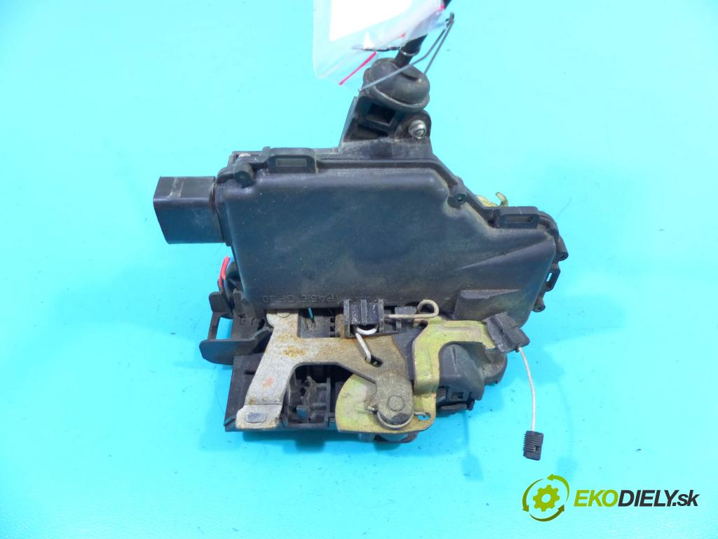 Vw Bora 1.6 SR 101 hp manual 74 kW 1595 cm3 4- zámek přední levý