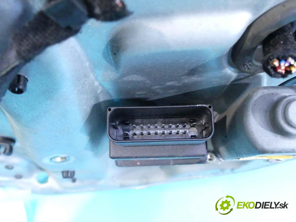 Vw Bora 1.6 SR 101 hp manual 74 kW 1595 cm3 4- mechanismus stahování zadní levý 1J5839729G
