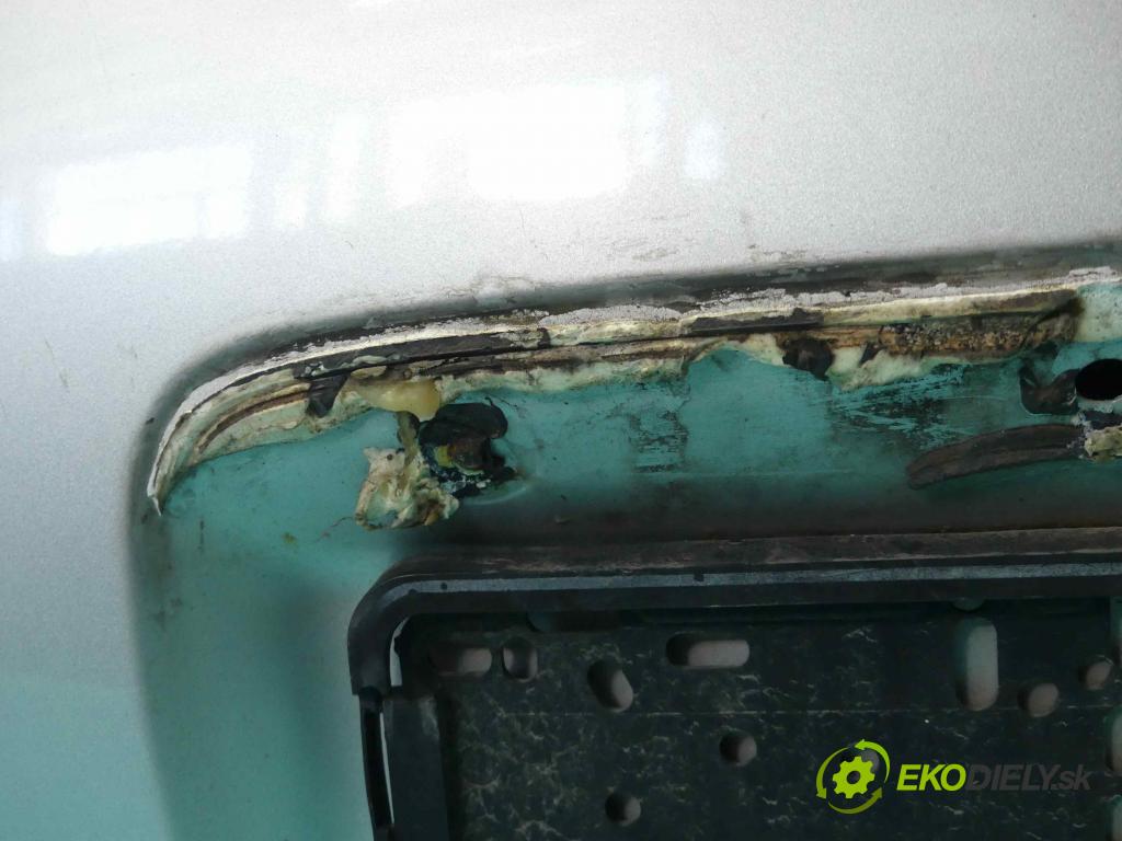 Toyota Corolla E11 1997-2002 1.4 vvti 97KM manual 71 kW 1398 cm3 3- zadní kufrové dveře  (Zadní kapoty)